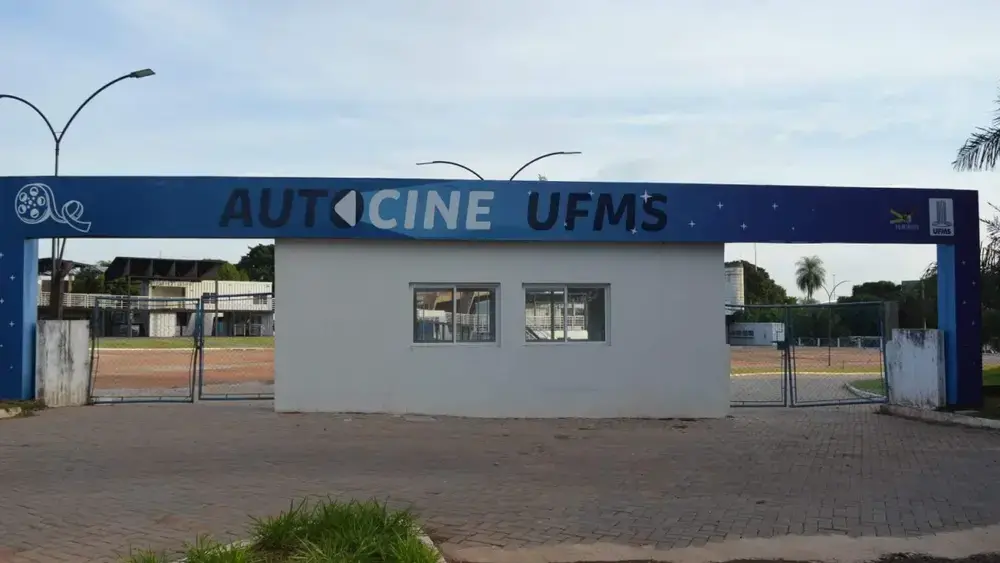 Autocine da UFMS reinaugurado após 37 anos com ministro
