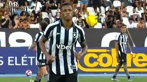 Botafogo divulga lista sem Danilo e Arthur Cabral para Libertadores