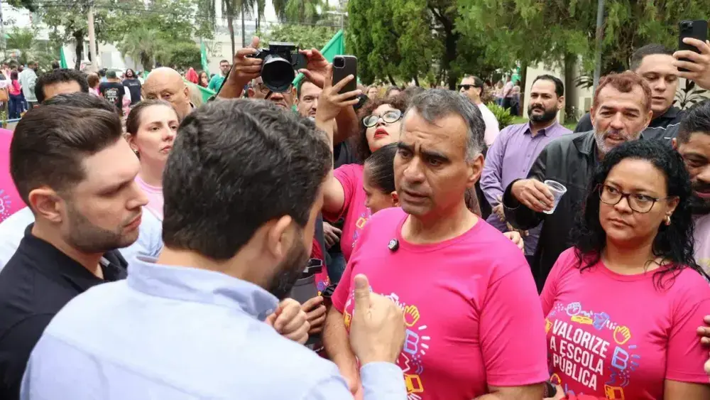 Prefeita recebe professores para discutir reajuste salarial